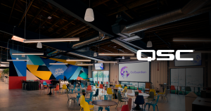Lee más sobre el artículo Altavoces AcousticCoverage™ de QSC: Equilibrio ideal entre costo y desempeño para música ambiental y llamados